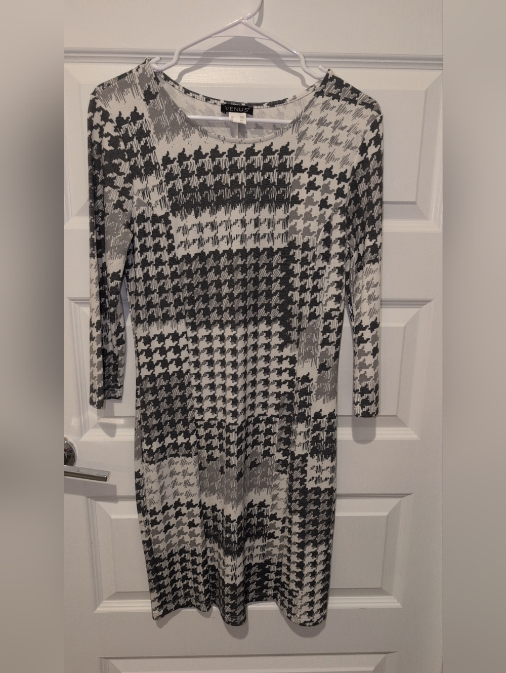 VENUS Black and White Houndstooth Long Sleeve Dress